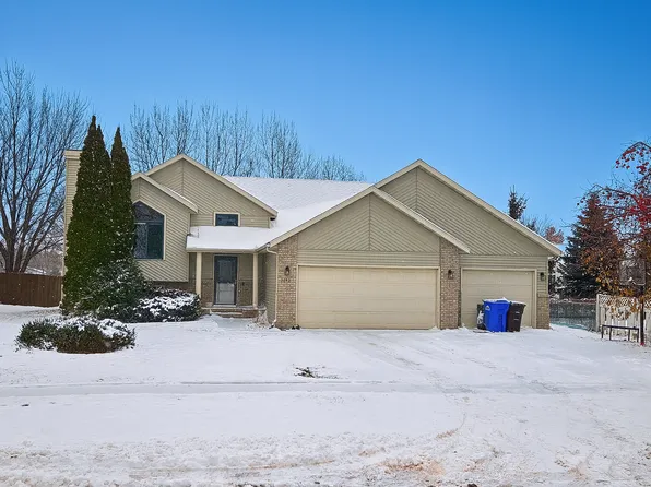 3642 18th St S, Fargo, ND 58104