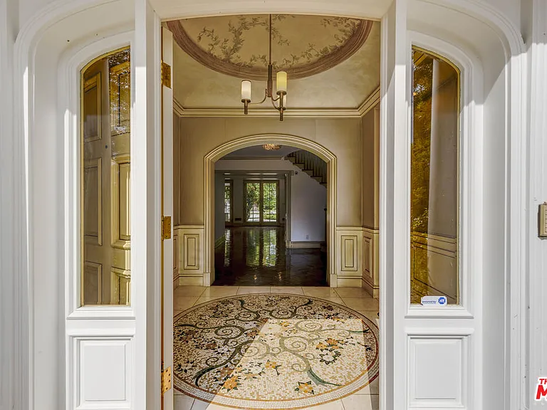 821 N Whittier Dr — Photo 4