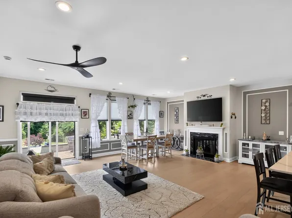 19 Magnolia Dr, Freehold, NJ 07728