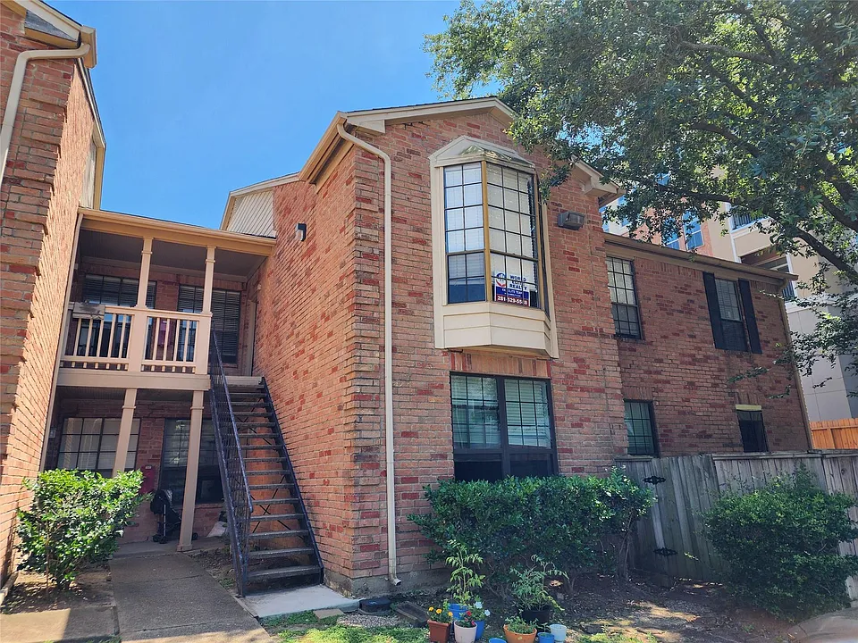 2255 Braeswood Park Dr #272