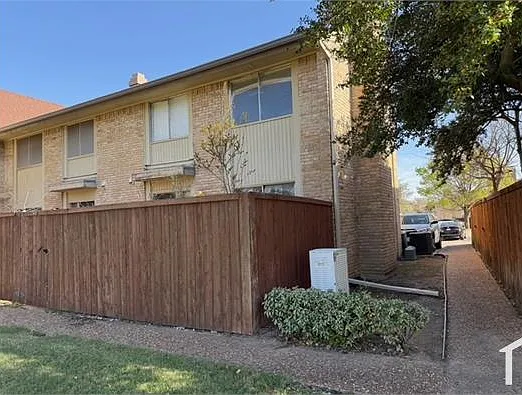 2602 Custer Pkwy #D — Photo 1