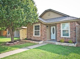 2128 Lonnie Ln, Moore, OK 73170