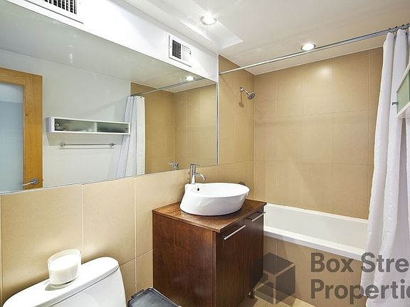 5th image of 158 Manhattan Ave APT 4B