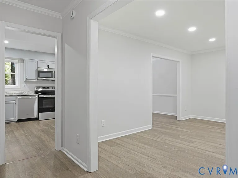 9015 Covewood Rd — Photo 5