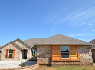 709 SW 12th St, Moore, OK 73160