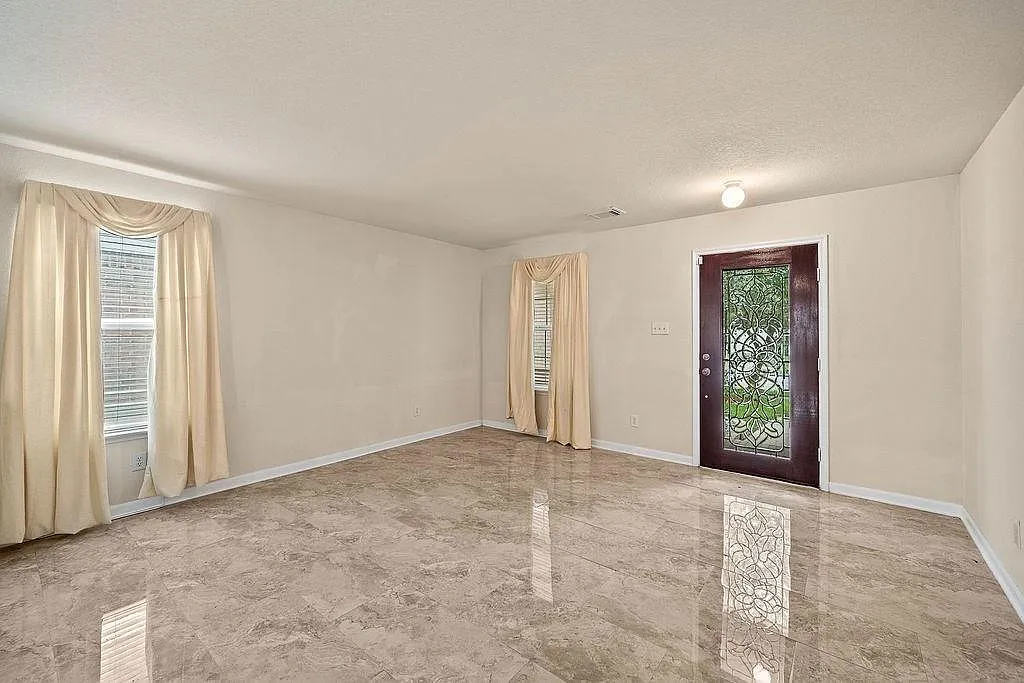 3 bed, 2.5 bath, 2180 sqft, $2,100 — Photo 4