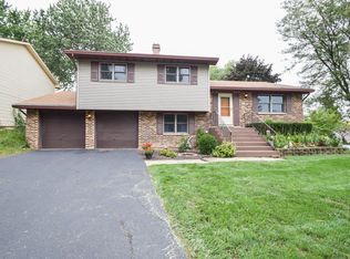 400 Beechwood Dr, Westmont, IL 60559