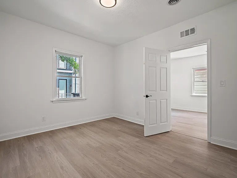 2037 W 11th St #4 — Photo 12