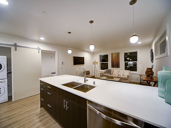 5th image of 735 Broadway E Unit 302