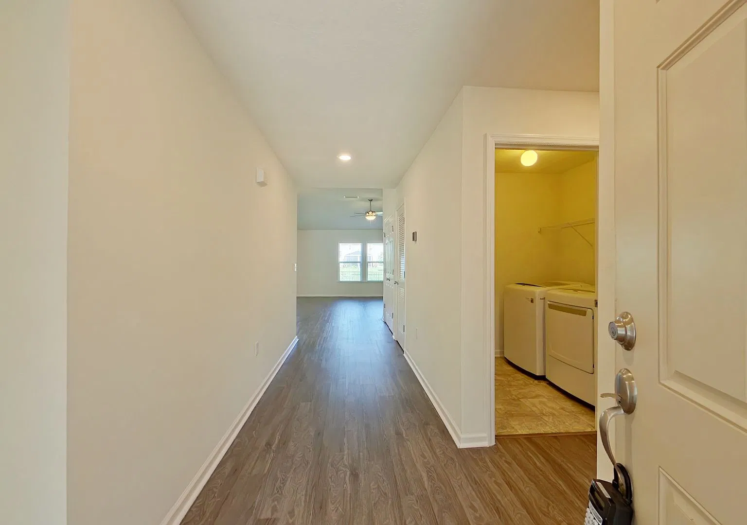 3 Bedroom Home in Avery Park! — Photo 4
