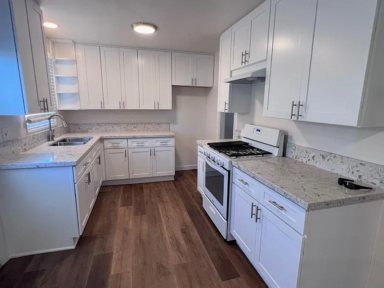 20202 Spruce Ave — Photo 2