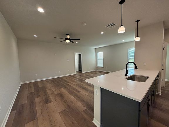 5th image of 139 Briar Ct