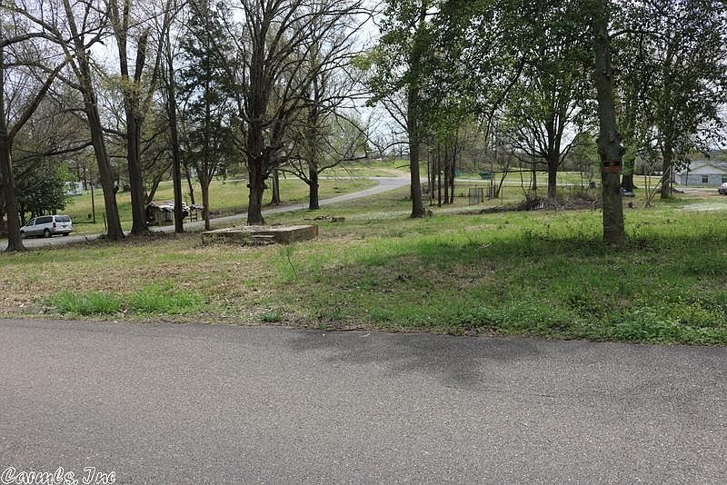 1st image of 801 W Lake Ave