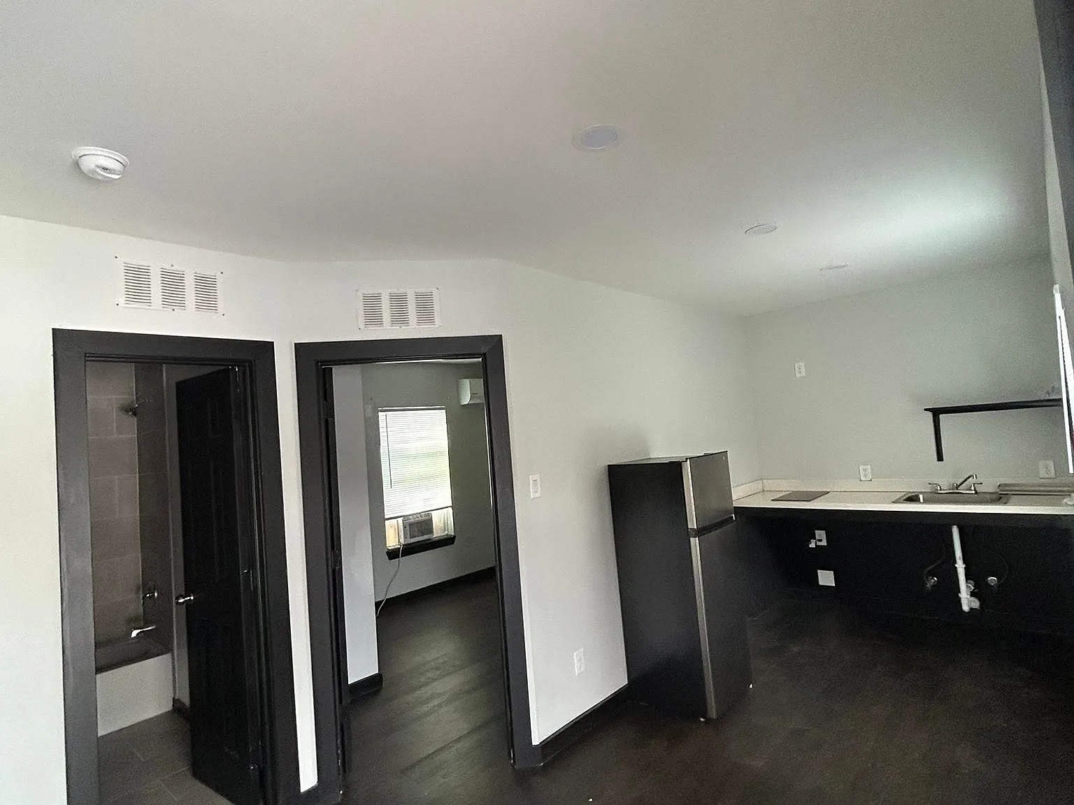 1 bed, $950 — Photo 2