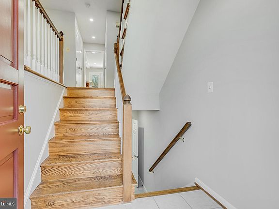 3rd image of 415 Council Dr NE