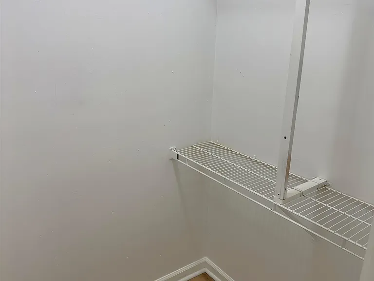 9040 Pepper Hollow Ct — Photo 15