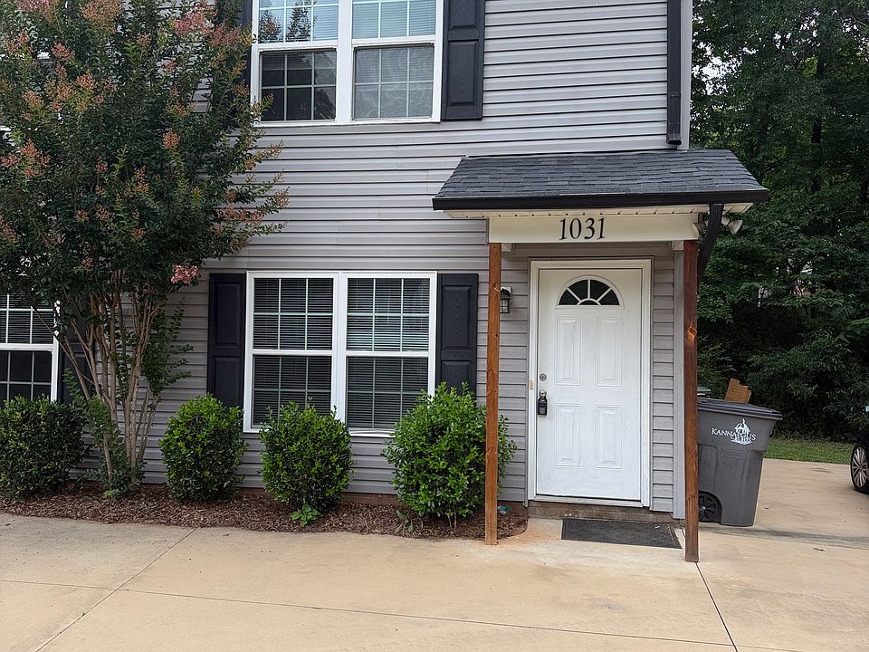 1st image of 1031 Virginia St