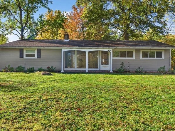 12750 Manchester Dr, Chesterland, OH 44026