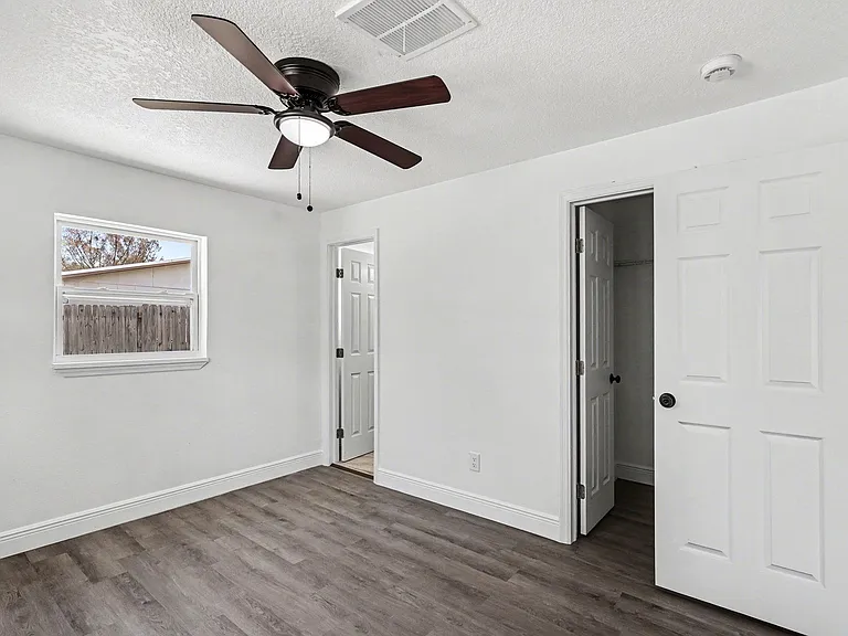 5240 Sutton Ave — Photo 22