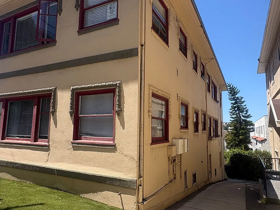Building Photo 3