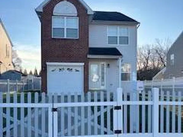 3658 Glenn St, Philadelphia, PA 19114
