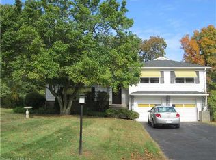 207 Hyland Ter, Orange, CT 06477