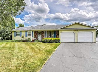 15 Sweet Acres Dr, Rochester, NY 14612