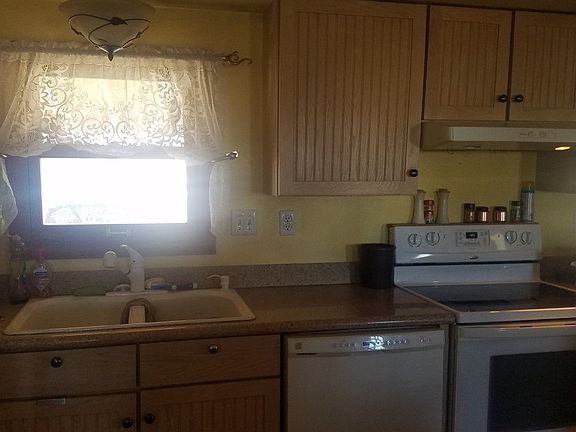 5th image of 300 Redwood St