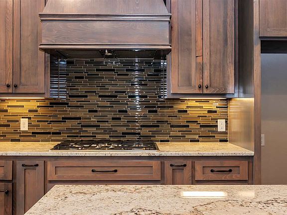 4th image of 222 Saddlebrook Cir