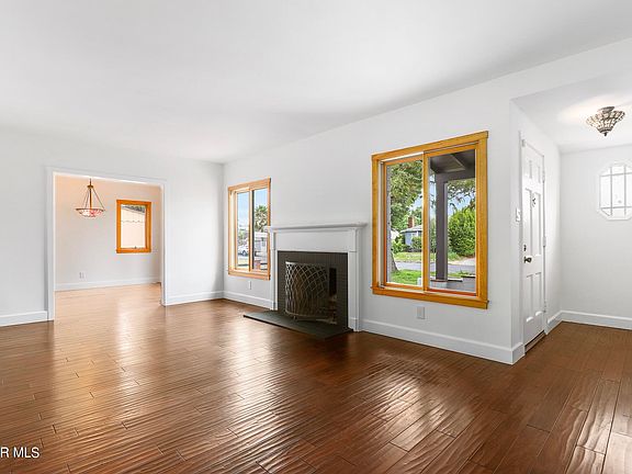 4th image of 6628 Gentry Ave