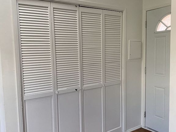 5th image of 1112 S Doheny Dr #1114