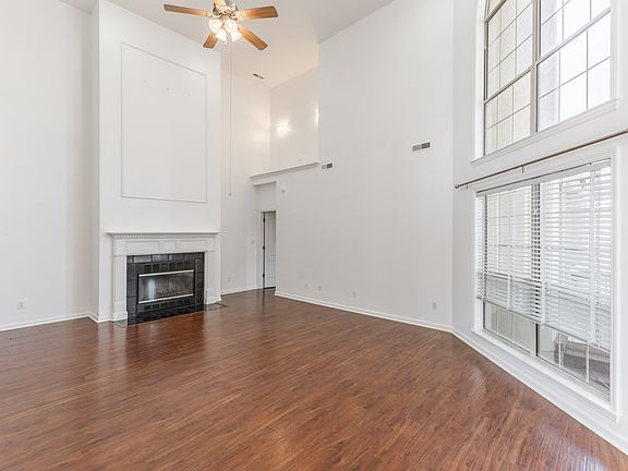 3rd image of 100 Canterbury Cir #1