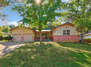 607 Oakwood Dr, Euless, TX 76040