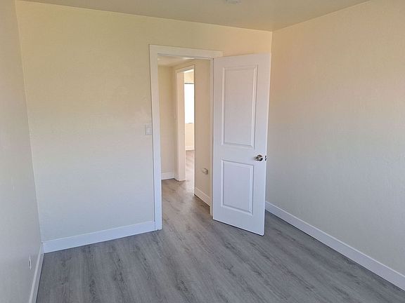 5th image of 224 Wilson Ave #226