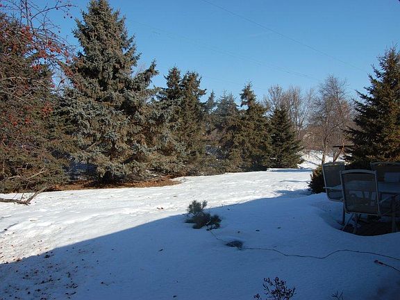 2nd image of 1027 Amble Rd