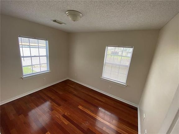 4th image of 23 Curtis Dr
