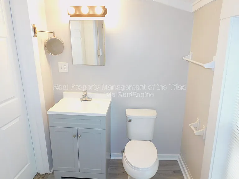 504 Oxford St — Photo 12