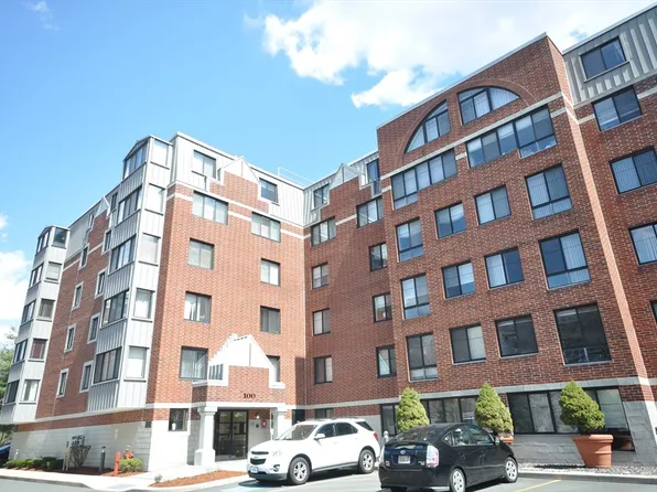 100 Ledgewood Dr APT 310, Stoneham, MA 02180
