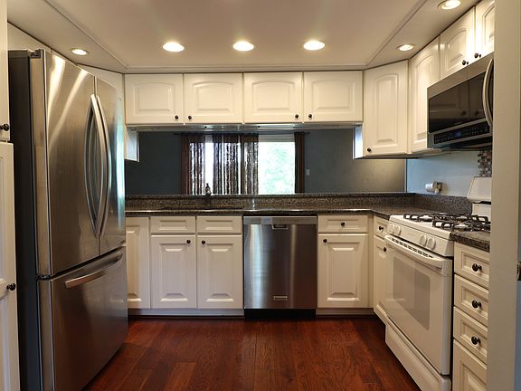 5th image of 8274 Stonehenge Dr