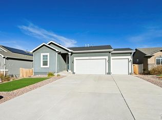 2215 Cliffmoor Ln, Pueblo, CO 81008