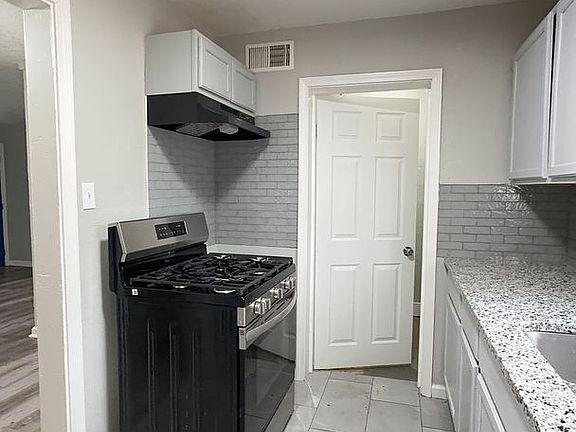 5th image of 2118 E 77th Ter