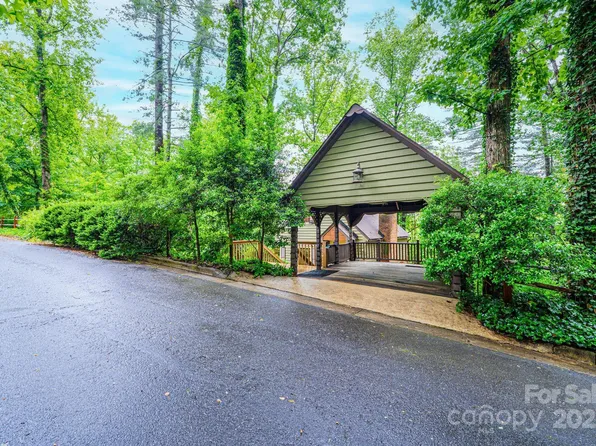 809 Westminster Cir SW, Lenoir, NC 28645