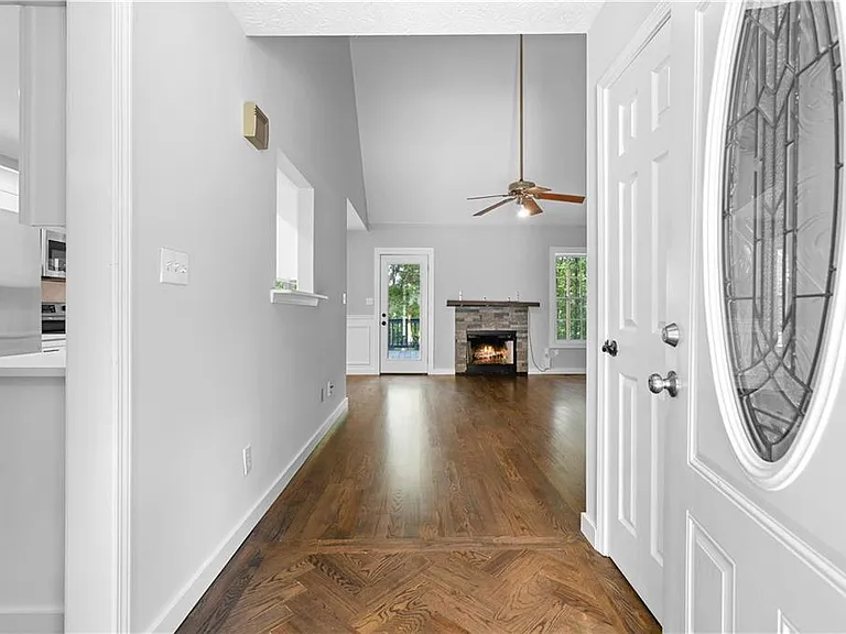 141 Poplar Way — Photo 6