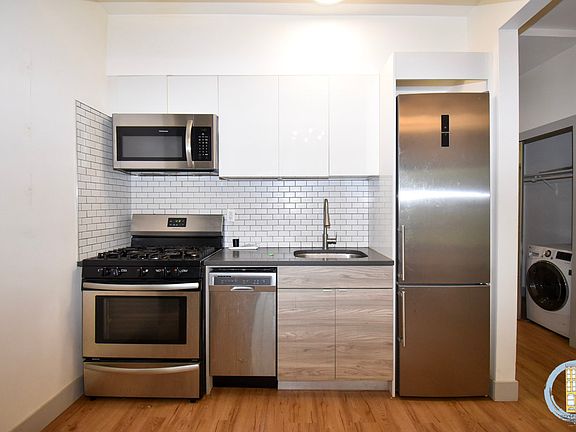 2nd image of 399 Clermont Ave #4RR