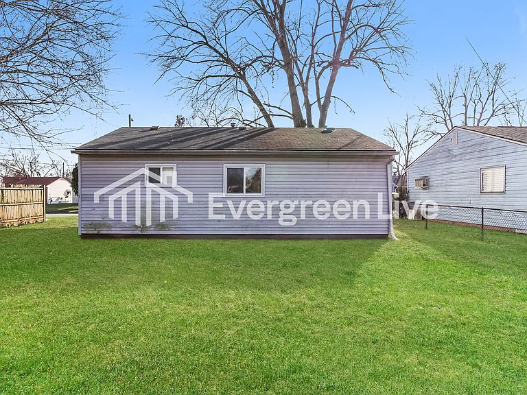 1344 Southfield Dr S — Photo 15