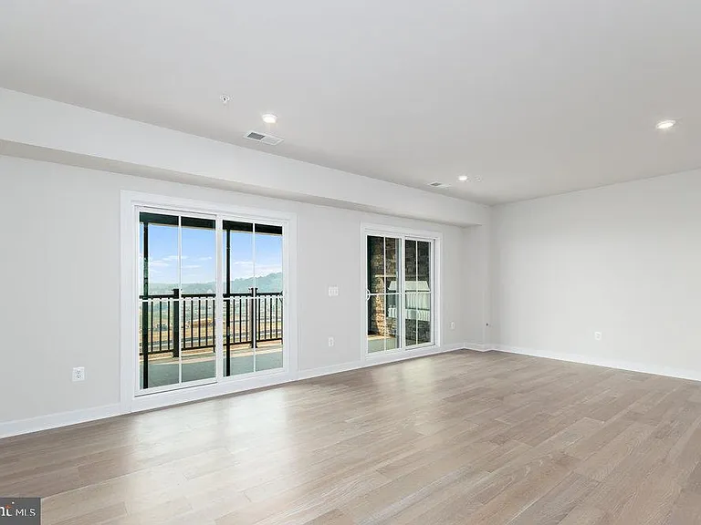 1687 Dunnington Pl — Photo 3
