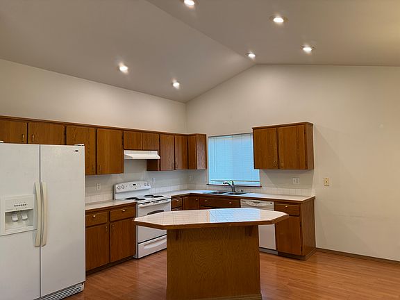 4th image of 1405 Brooke Ct