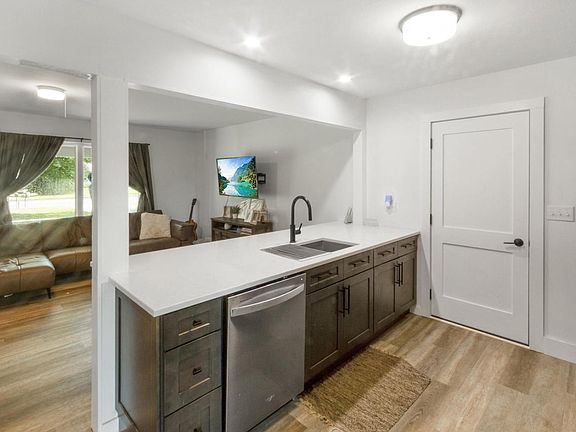 3rd image of 141 Marino AVENUE