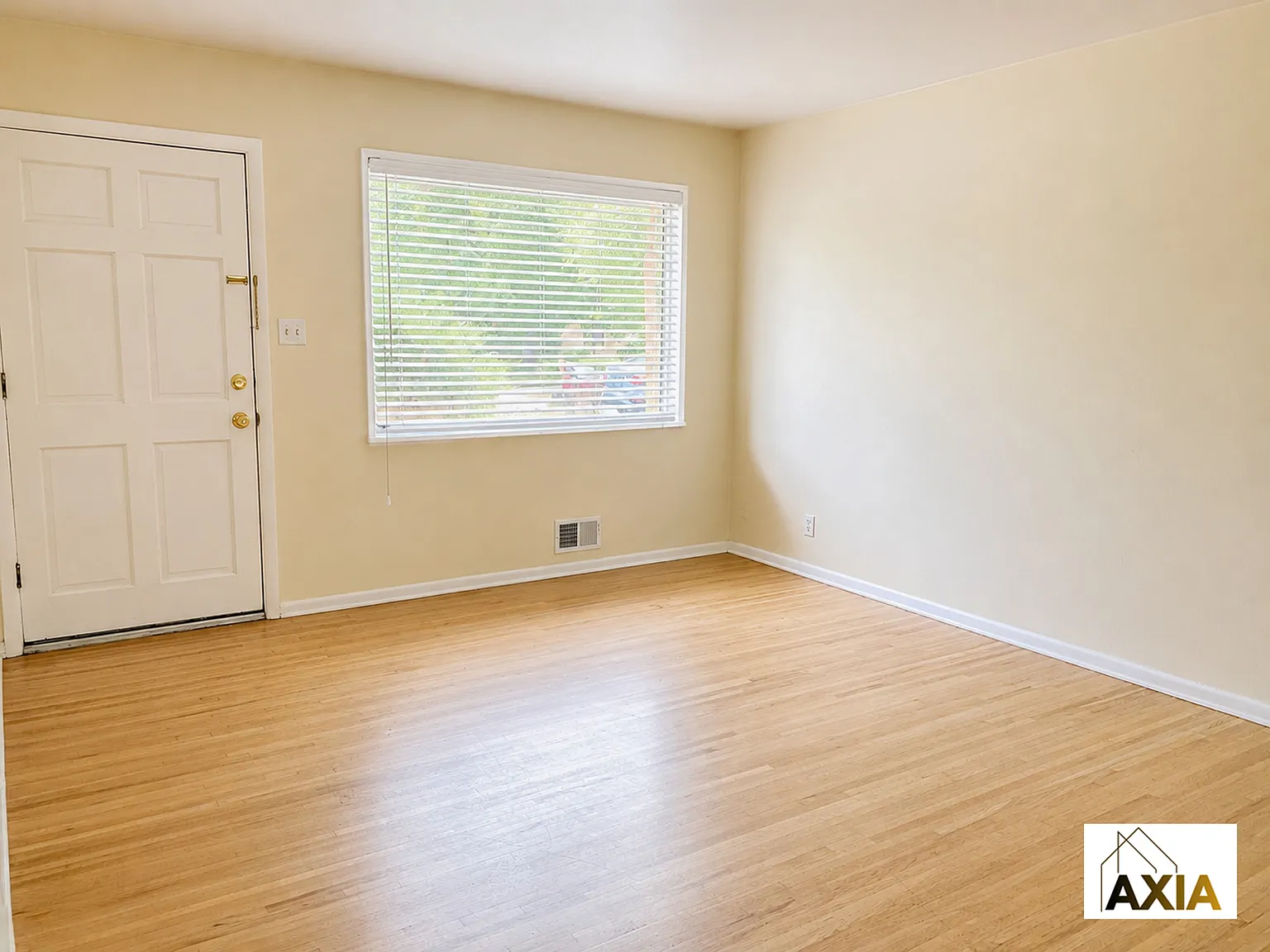 3 bed, 1.5 bath, 1152 sqft, $3,000 — Photo 4