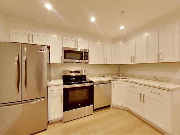 3rd image of 2300 22nd Ave #8